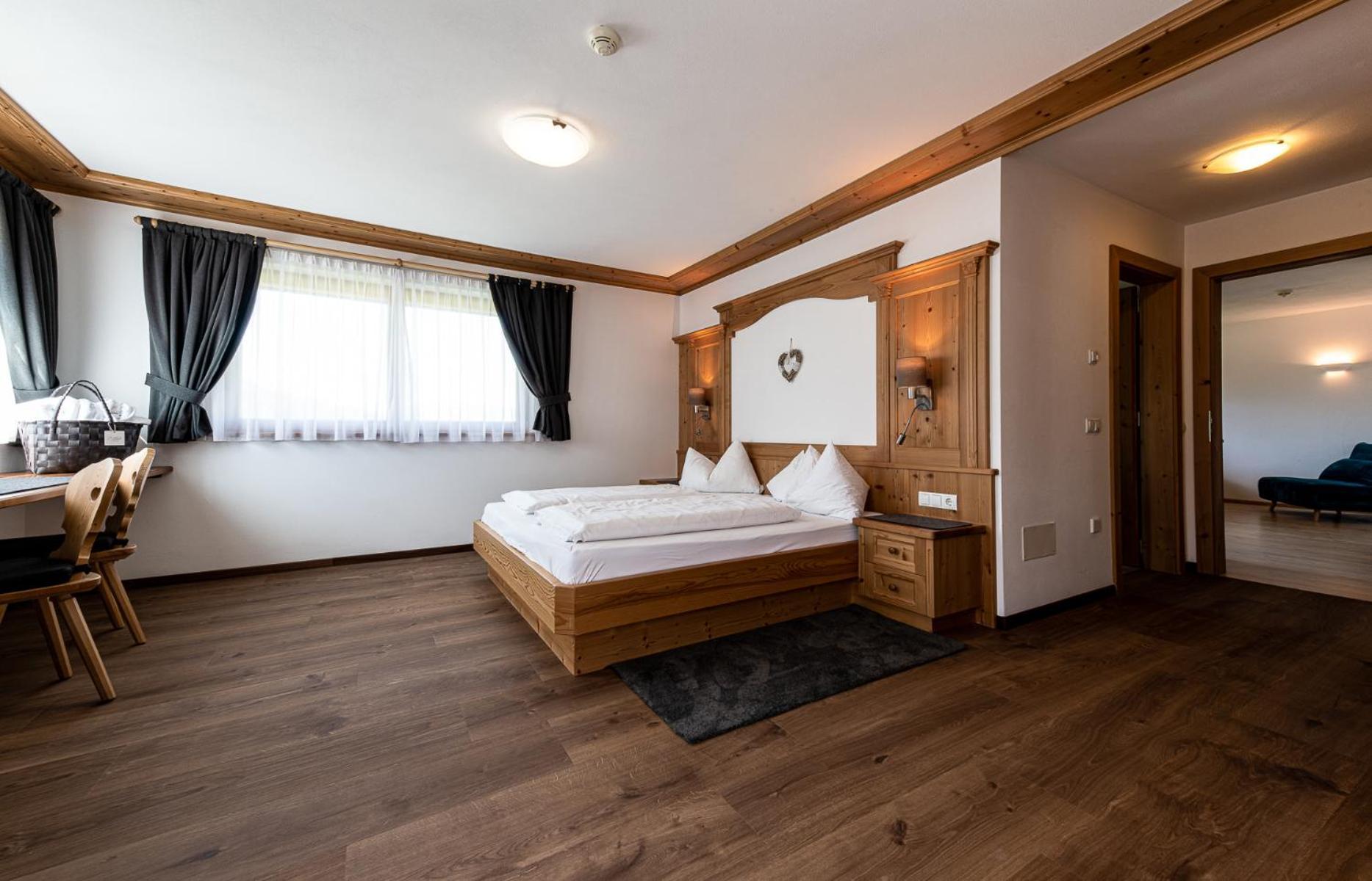 Garni Sunela B&B Selva di Val Gardena Exterior photo