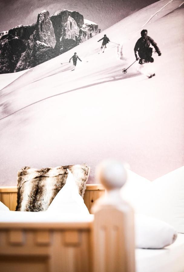 Garni Sunela B&B Selva di Val Gardena Exterior photo